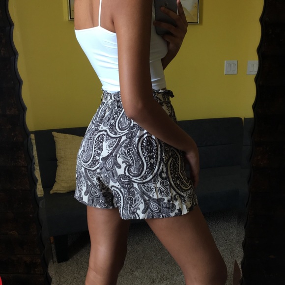 Patterned flowy shorts - Picture 3 of 7